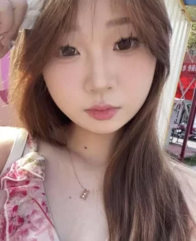 素颜出镜的妹妹